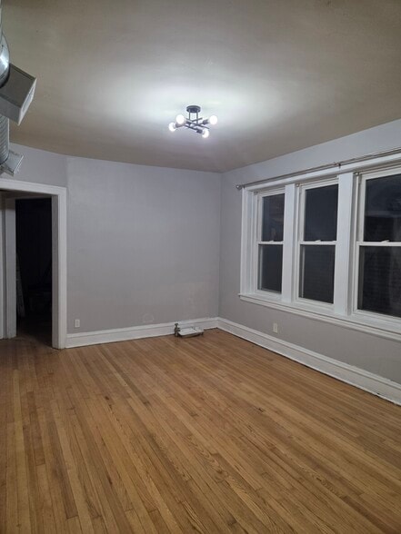 Building Photo - 6433 N Hamilton Ave