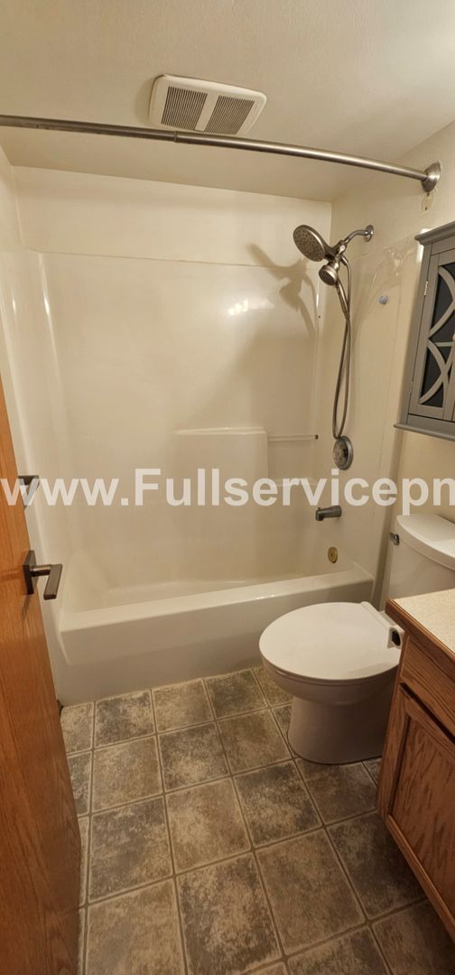 Building Photo - Quiet and charming 1 bedroom 1 bath DS apartment in Redondo Beach house
