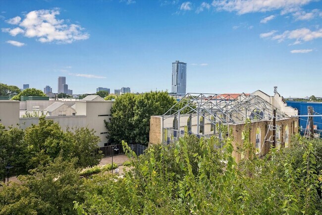 Building Photo - 732 Ruthven St