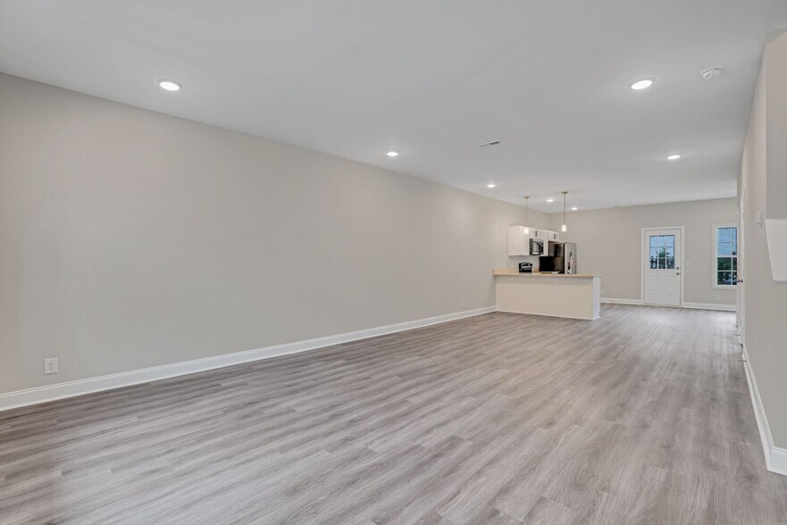 Building Photo - Excell Pointe 2 Bedroom Townhomes