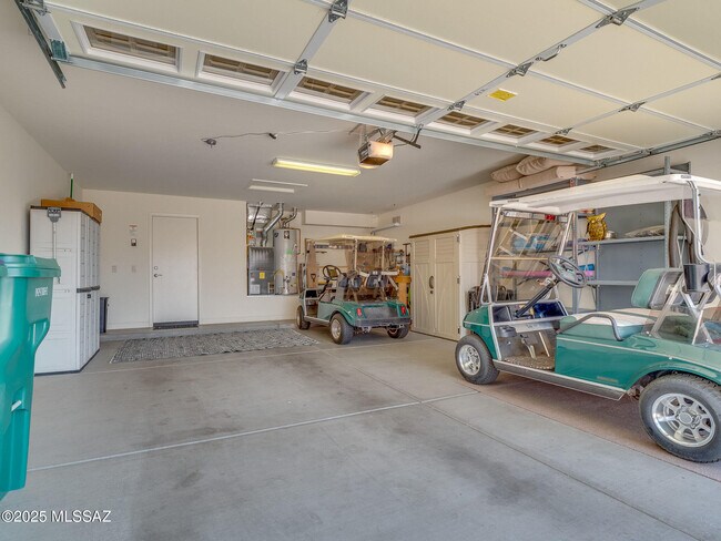 Building Photo - 61736 E Oakwood Dr
