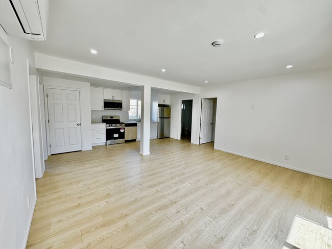 Building Photo - 3118 W 109th St