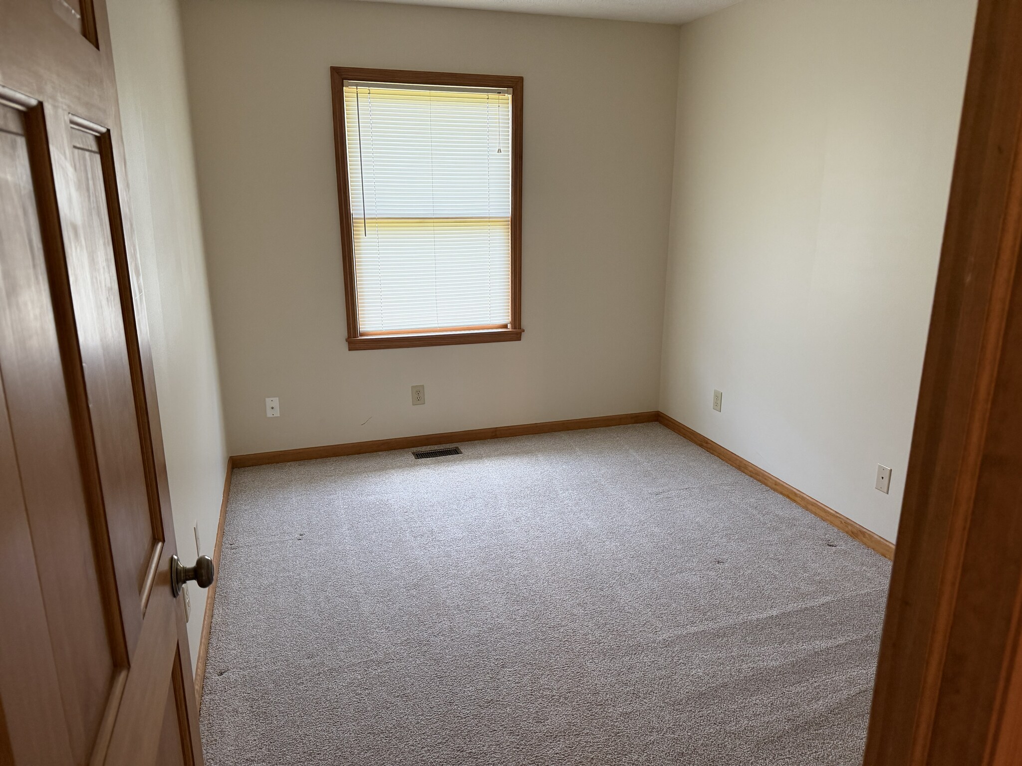 Building Photo - 148 Trader Ct