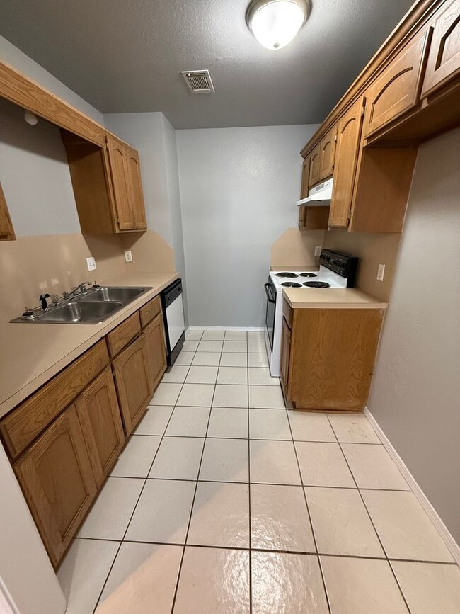 Building Photo - 3 Bed 1.5 Bath House Total Electric close to U of A Fort Smith