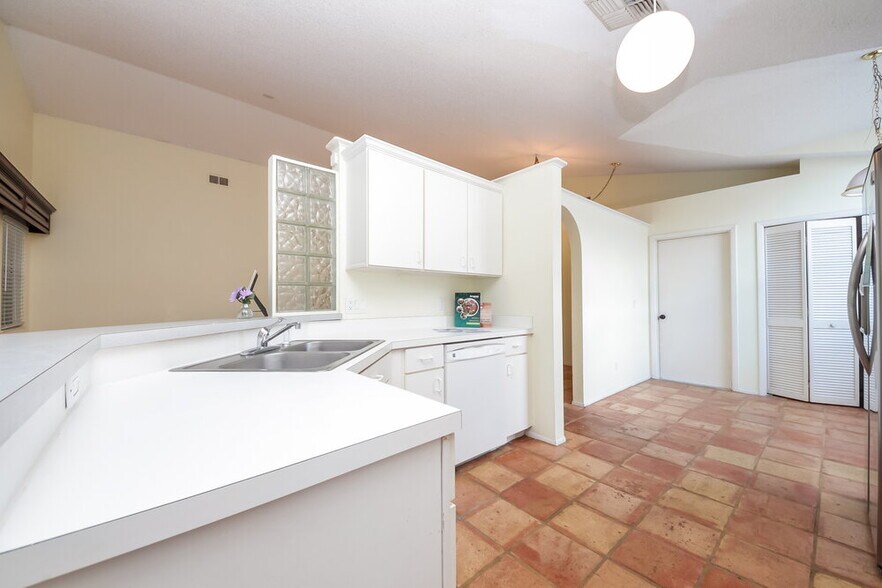Building Photo - 539 Brightview Dr