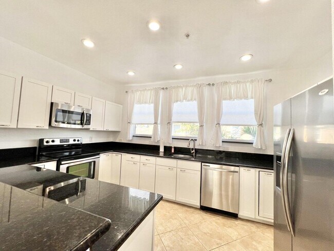 Building Photo - 840 Marina Del Ray Ln