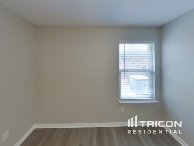 Building Photo - 10396 Ft Teran Trl