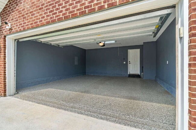 Building Photo - 4905 Kensington Ln