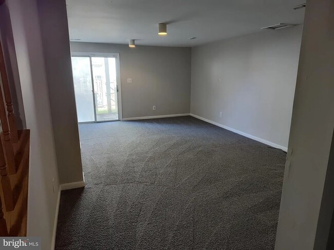 Building Photo - EDGEWOOD - STONELIEGH SQUARE TOWNHOUSE