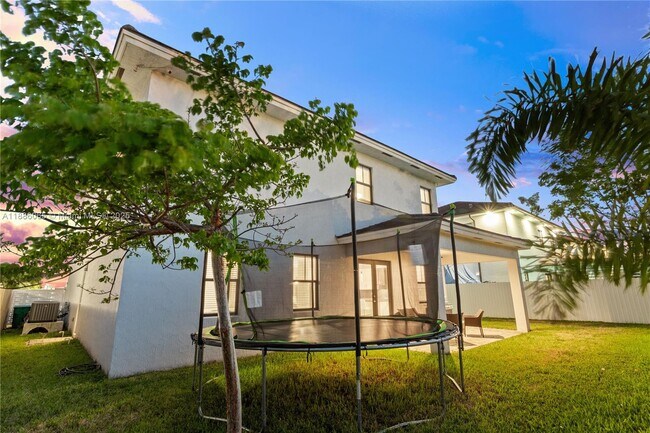 Building Photo - 14841 SW 39th Terrace