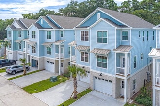 Building Photo - Luxury Four Bedroom Townhome on Hilton Head Island!