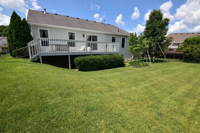 Building Photo - Home in Farmington Hills, 3 bedroom, 2 bath. Close to Notre Dame!