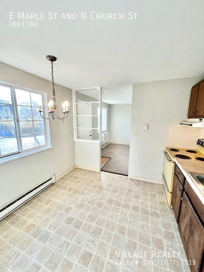 Building Photo - 361 E Maple St