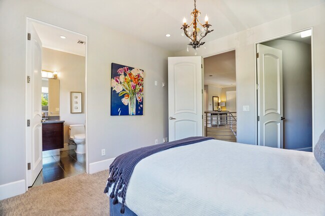 Guest bedroom # 3 - 841 N Crescent Heights Blvd