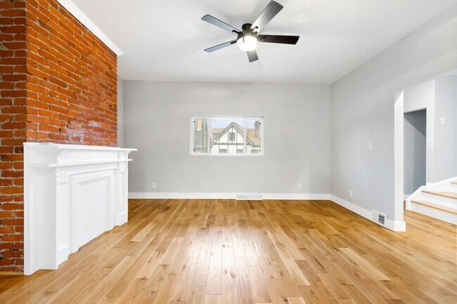 Building Photo - Beautifully Renovated 3 Bed/2.5 Bath Home in Mt Washington - Convenient Location