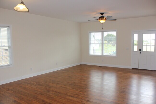 Building Photo - Duplex in Turner Ashby School District