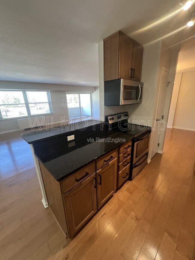 Building Photo - 3965 N Meridian St