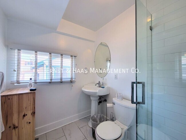 Building Photo - Historic 5-Bedroom, 4-Bath Home with Moder...