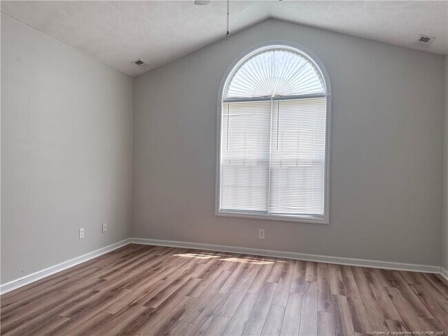 Building Photo - 206 Van Buren Dr