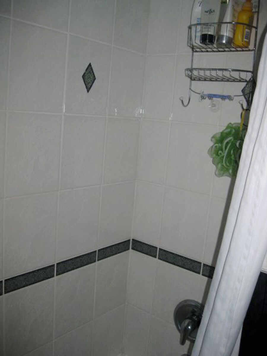 Bathroom Tile - 236 Crabapple Ln