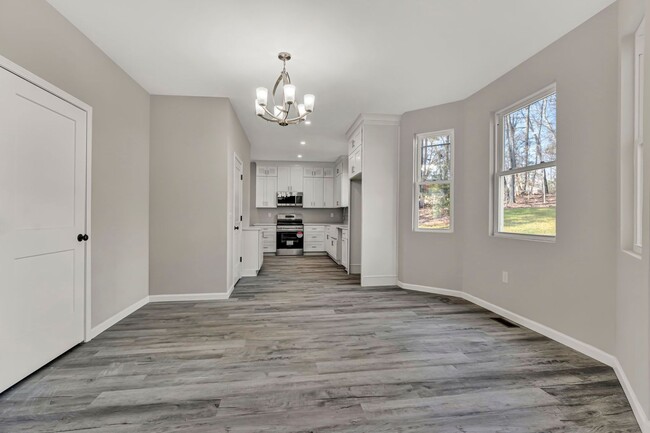 Building Photo - Stunning 4 Bedroom Home in Laurens
