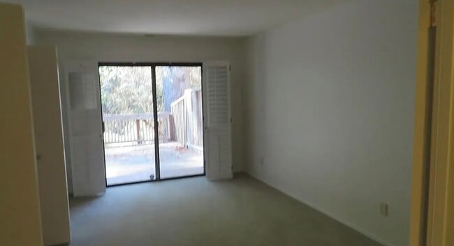 Building Photo - Santa Cruz Townhome Near UCSC!