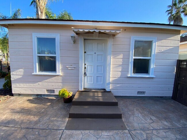 Building Photo - LARGE PRIVATE EXCLUSIVE PATIO! EXCLUSIVE U...