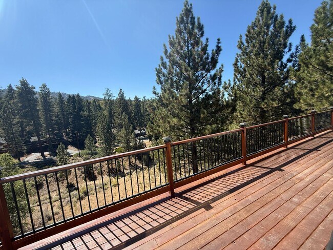 Building Photo - Stunning 4-Bedroom Home with Amazing Views, EV Charger & Solar in Big Bear!