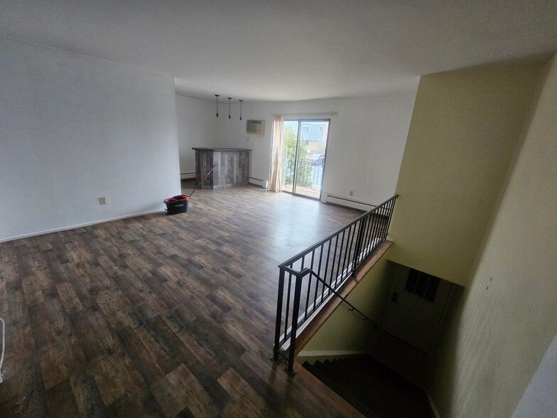 Building Photo - 4 Fortune Rd W