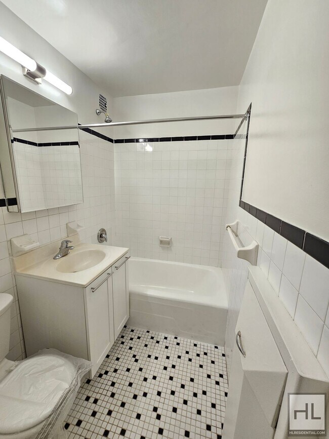 Building Photo - 15th Floor Studio Apartment Near Union Squ...
