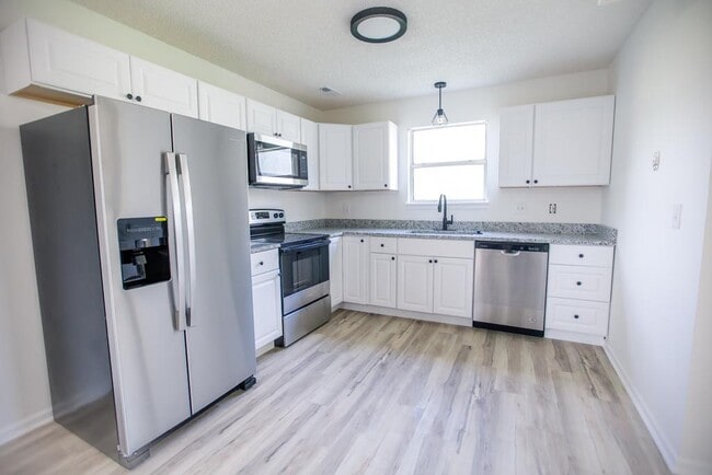 Building Photo - 3906 Overland Cir