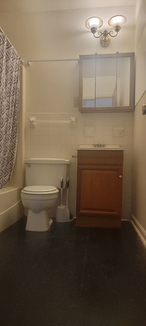 Building Photo - 2 Bedroom Duplex