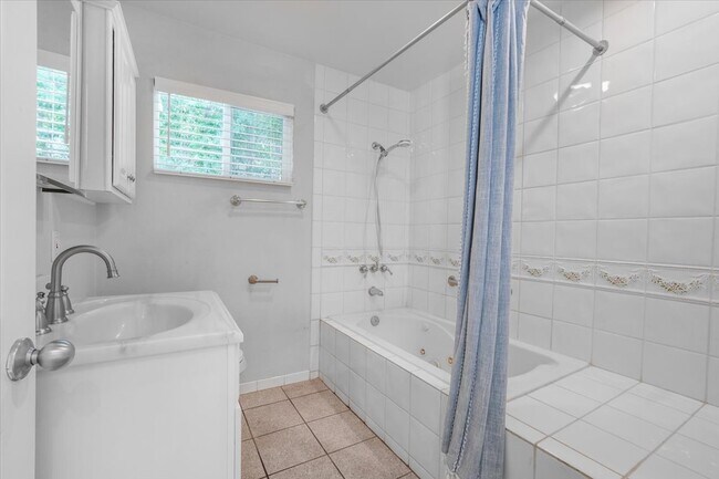 Building Photo - 7365 Pomelo Dr