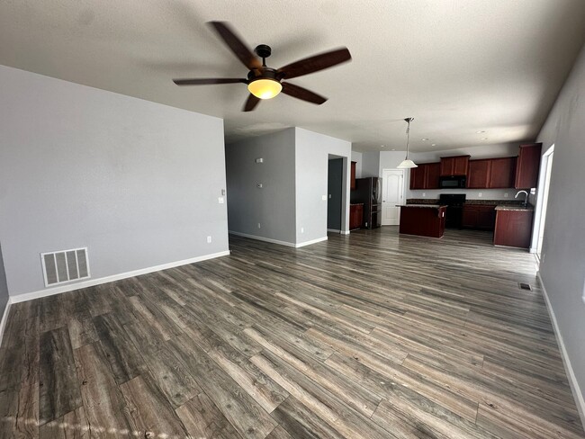 Building Photo - MOVE-IN SPECIAL - $500 off First Months Re...