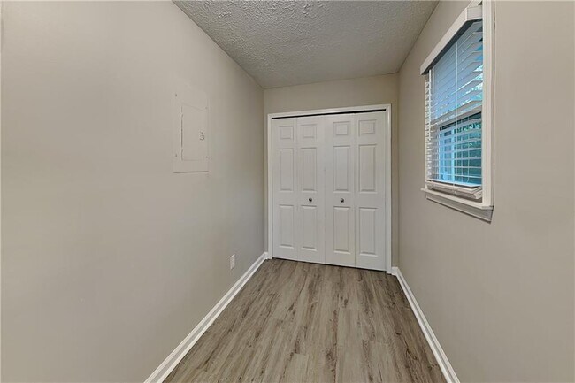 Building Photo - 2090 Moccasin Way