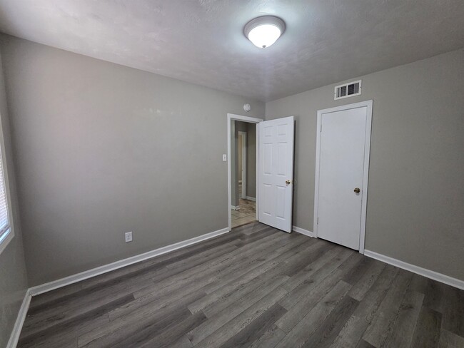 Building Photo - 3021 Ashwood St