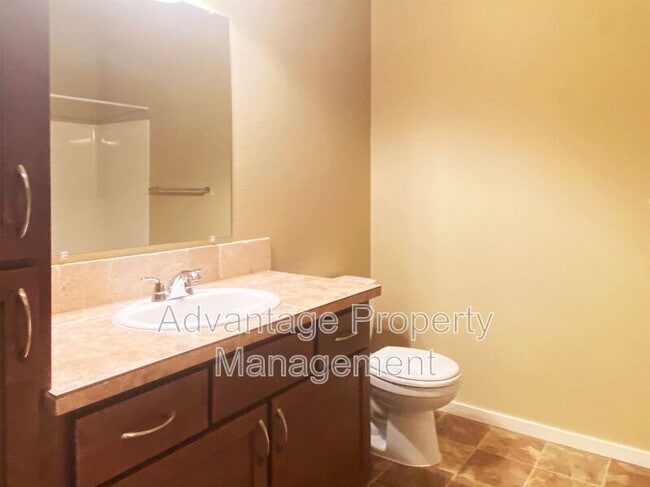 Building Photo - 501 Catron Pl