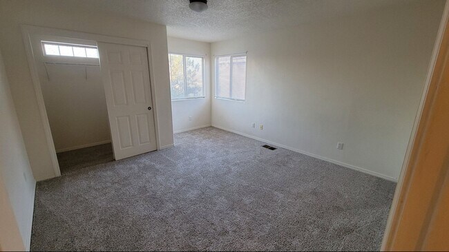Building Photo - Spacious 4 bedroom in 7 Bar North! Near Cottonwood and Rio Rancho.