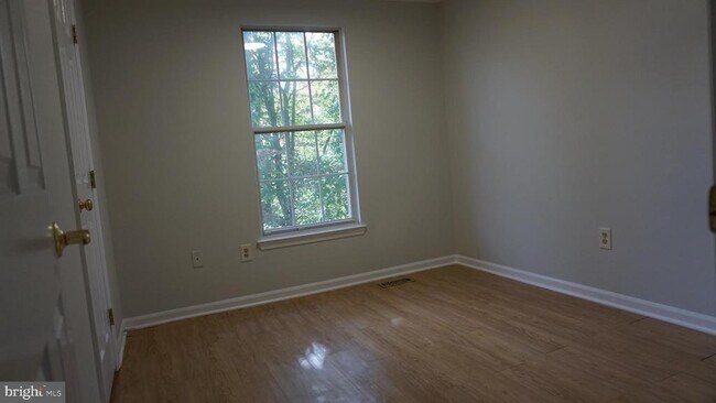 Building Photo - 6068 Laurel Wreath Way