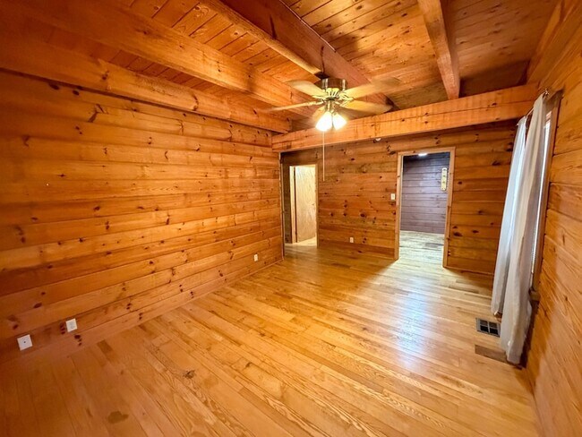 Building Photo - 111 Rocky Creek Dr