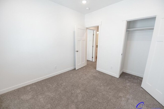 Building Photo - Sienna Village Townhomes