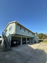 Building Photo - Sunset 732/DUPLEX