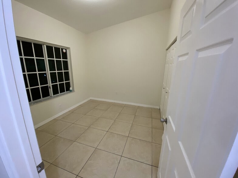 Building Photo - 3874 SW 48th Ave