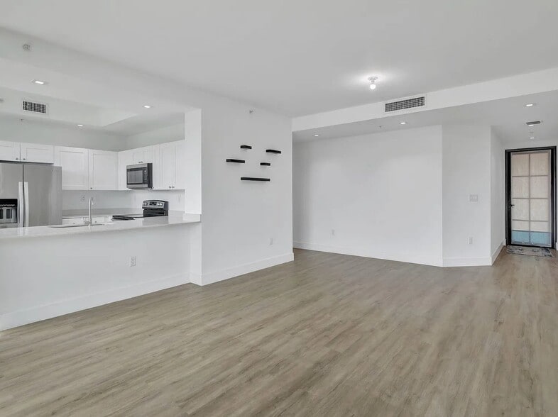 Building Photo - 4100 SW 64th Ave