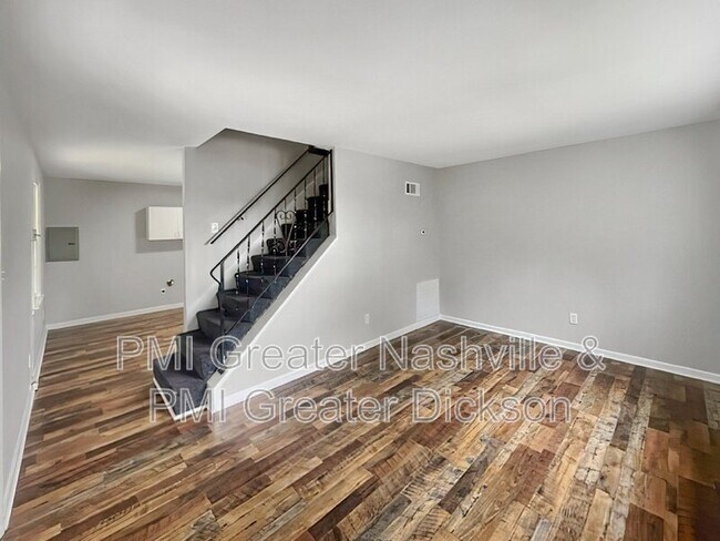 Primary Photo - 121 Old Columbia Rd