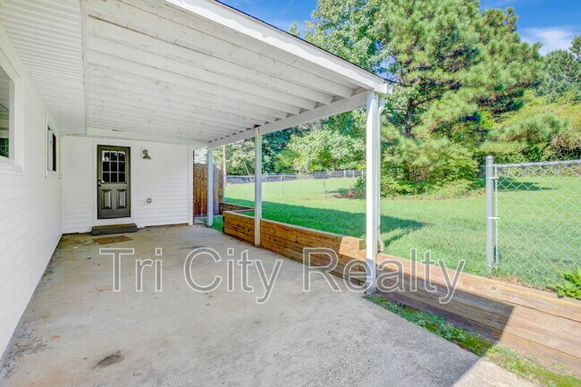Building Photo - 214 Brooks Rd