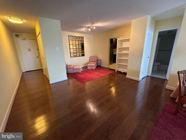 Building Photo - 5101 River Rd