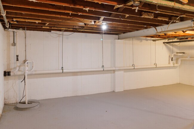 Building Photo - 3026 W Iona Terrace