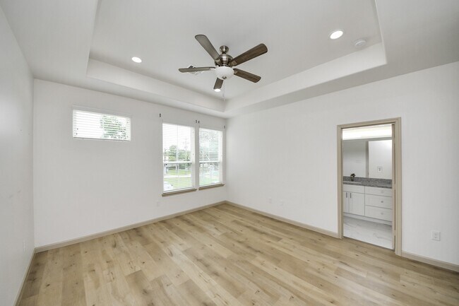 Building Photo - 2119 Esther Dr