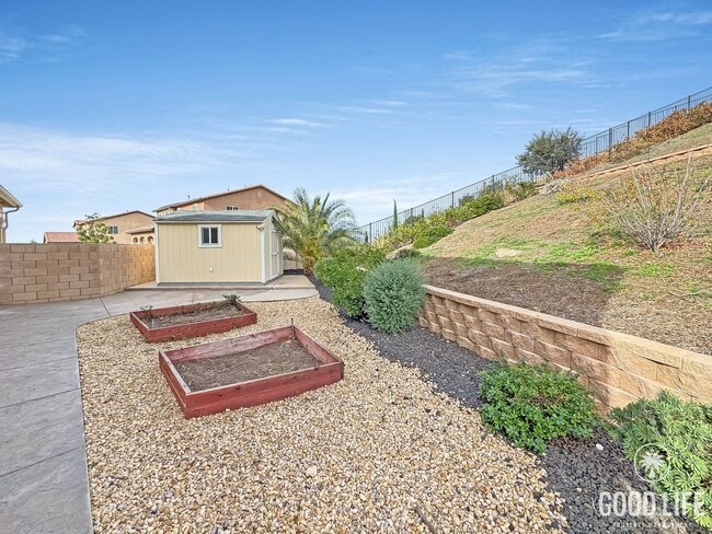 Building Photo - Beautiful 5Bd/3.5Ba Home in Cul-de-Sac in Riverside w/new Turf Back Yard and New Carpet!